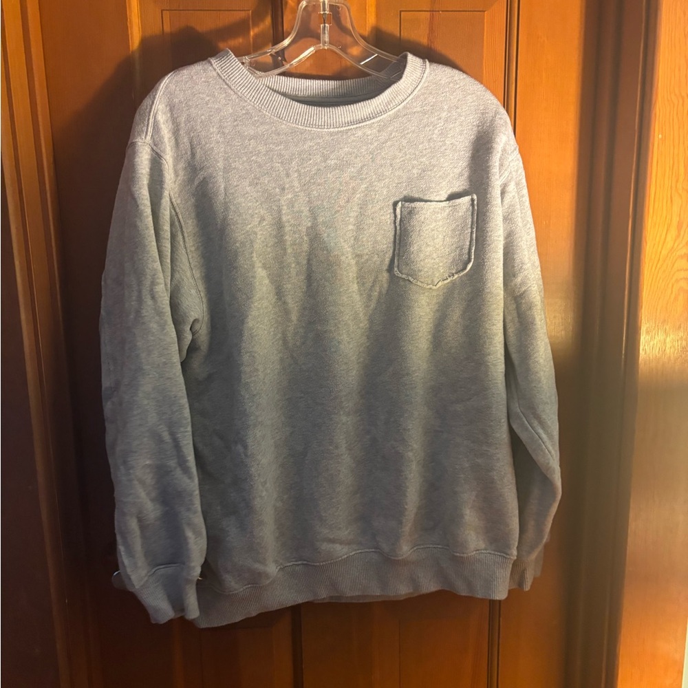 Grey crewneck sweatshirt with a pocket